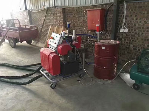 立式儲罐防腐防滲聚脲噴涂施工(圖1) 防腐聚脲噴涂設備施工案例