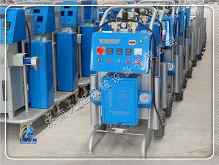 連續(xù)型高壓發(fā)泡機在板材線上的應用(圖1) 連續(xù)型高壓發(fā)泡機在板材線上的應用